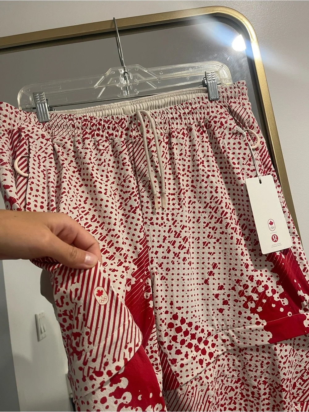 NWT Team Canada Convertible Pant Jogger Shorts
COC Logo size large medium - Picture 12 of 16